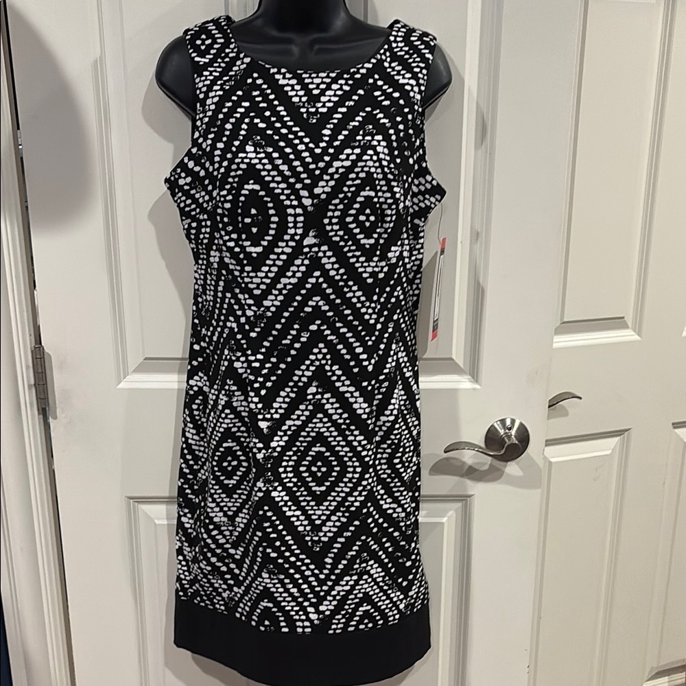 Mario Serrano Italy size 8 Elegant Black and White Geometric Dress